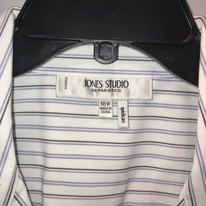 Jones Studio Tops - Sleeveless button up Jones Studio Tops - Sleeveless button up